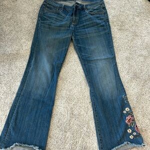 Flared stretchy jeans.